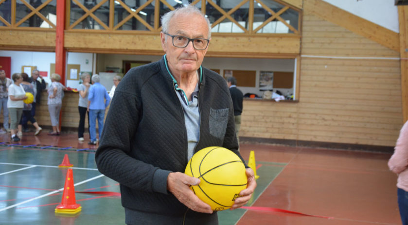 Santé des seniors. Leur recette pour vieillir en forme. Travail musculaire, de la mémoire et de l’équilibre et socialisation, le basket – dans sa version adaptée – a des vertus insoupçonnées. Visite des joyeux membres au club rencontre valdainois, une association iséroise qui vient d’être récompensée par le prix coup de cœur du jury de l’appel à projets Générations actions, couveuse d’idées de Générations mouvement. 