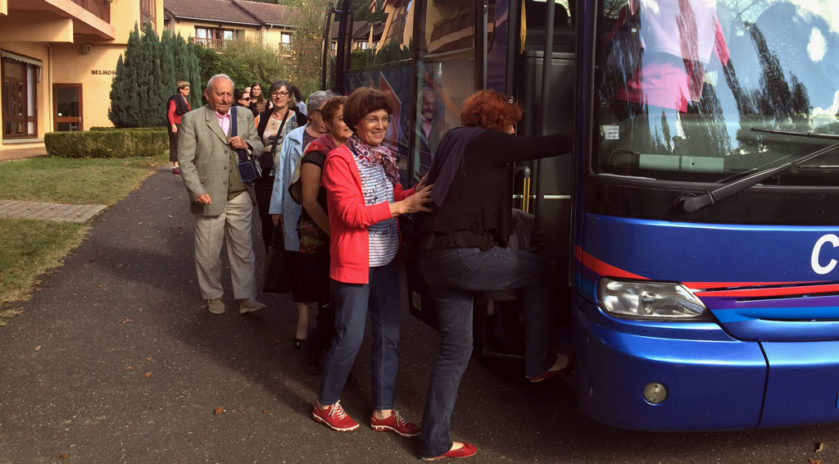 Séjour de répit dans le Tarn
Mon aidant va craquer
Un séjour de répit, organisé pour la quatrième fois dans un village de l’association de vacances de la mutualité agricole à Maurs-la-Jolie dans le Cantal, a permis, cet automne, à vingt aidants familiaux du Tarn de souffler pendant une semaine. Au programme : sport, détente et visites culturelles, quelques larmes mais surtout beaucoup d’éclats de rire.