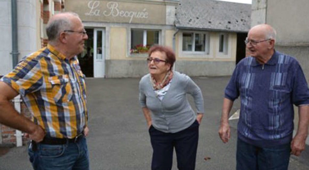 Sarthe
Reso’ap, la mobilité rurale et solidaire
Depuis deux ans, Reso’ap, association portée par la MSA Mayenne-Orne-Sarthe et Générations mouvement, offre des solutions de mobilité à ceux qui ne conduisent pas et vivent isolés en territoire rural. Rencontre avec les usagers, les bénévoles et tous ceux qui font vivre la structure dans le secteur du Grand-Lucé, dans la Sarthe.

