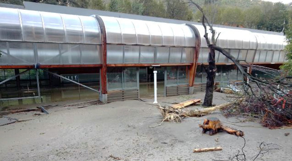 Tempête Alex Aux côtés des sinistrés Deux mois après le passage de la tempête Alex, qui a ravagé plusieurs des plus belles vallées de l’arrière-pays niçois, la cellule de crise de la MSA Provence Azur mise en place en 48 heures est toujours à pied d’oeuvre pour recevoir les signalements et fournir des solutions aux personnes sinistrées. Elle tente d’apporter aide financière et réconfort à ceux qui le 2 octobre dernier ont vécu l’enfer et essaient doucement de se reconstruire. Les élus cantonaux de la MSA ont une nouvelle fois été mis à contribution.