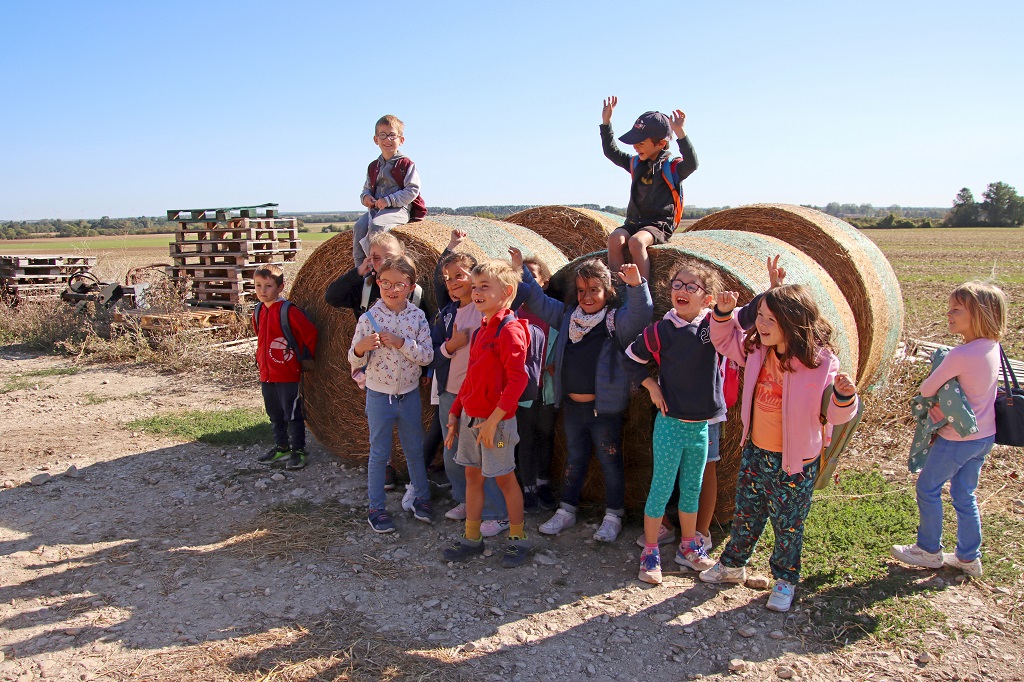 enfants agriculture paille