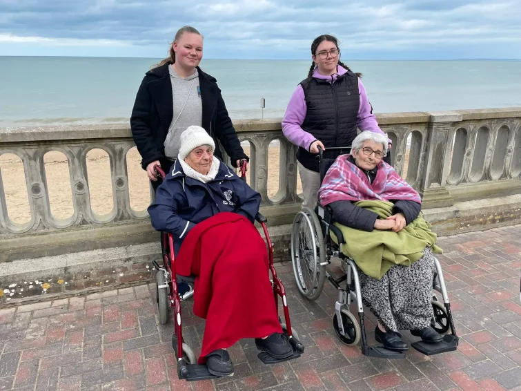 Cabourg vacances partage intergénérationnel mer seniors