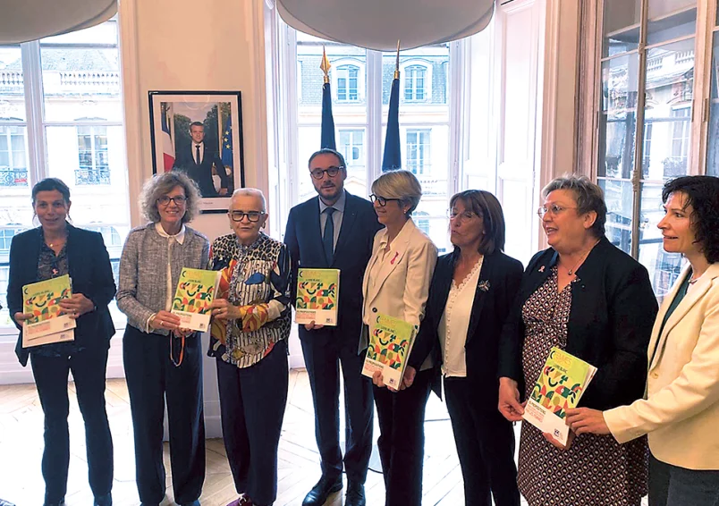 Remise du Livre blanc des femmes en agriculture à Françoise Gatel, ministre déléguée,chargée de la Ruralité, du Commerce et de l’Artisanat.