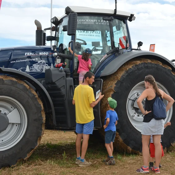 Terres de Jim agriculteurs Doubs tracteur