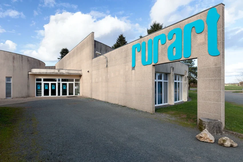 L'entrée d'un centre d'art