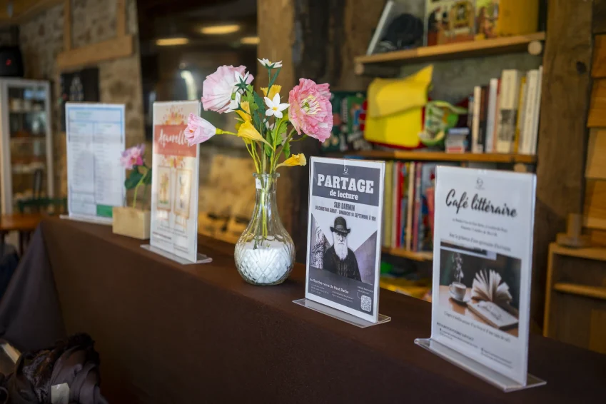 Au menu culturel : une conférence sur Darwin, un café littéraire et une expo d'aquarelles.