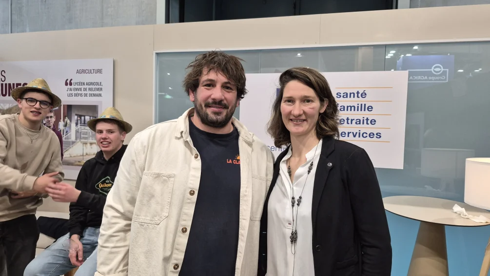 𝗝𝗲𝘀𝘀𝘆 𝗧𝗿𝗲́𝗺𝗼𝘂𝗹𝗶𝗲̀𝗿𝗲 𝗲𝘁 𝗥𝗲́𝗺𝗶 𝗟𝗮𝗺𝗲𝗿𝗮𝘁, anciens internationaux du XV de France, aujourd’hui reconvertis dans l'agriculture.